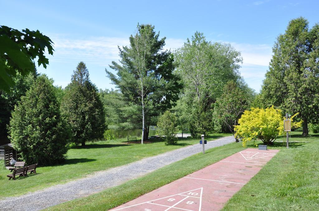 La Petite Auberge De Jouvence Magog Esterno foto
