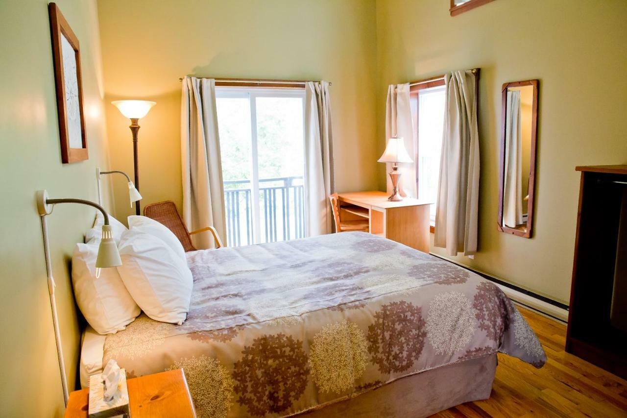 La Petite Auberge De Jouvence Magog Esterno foto
