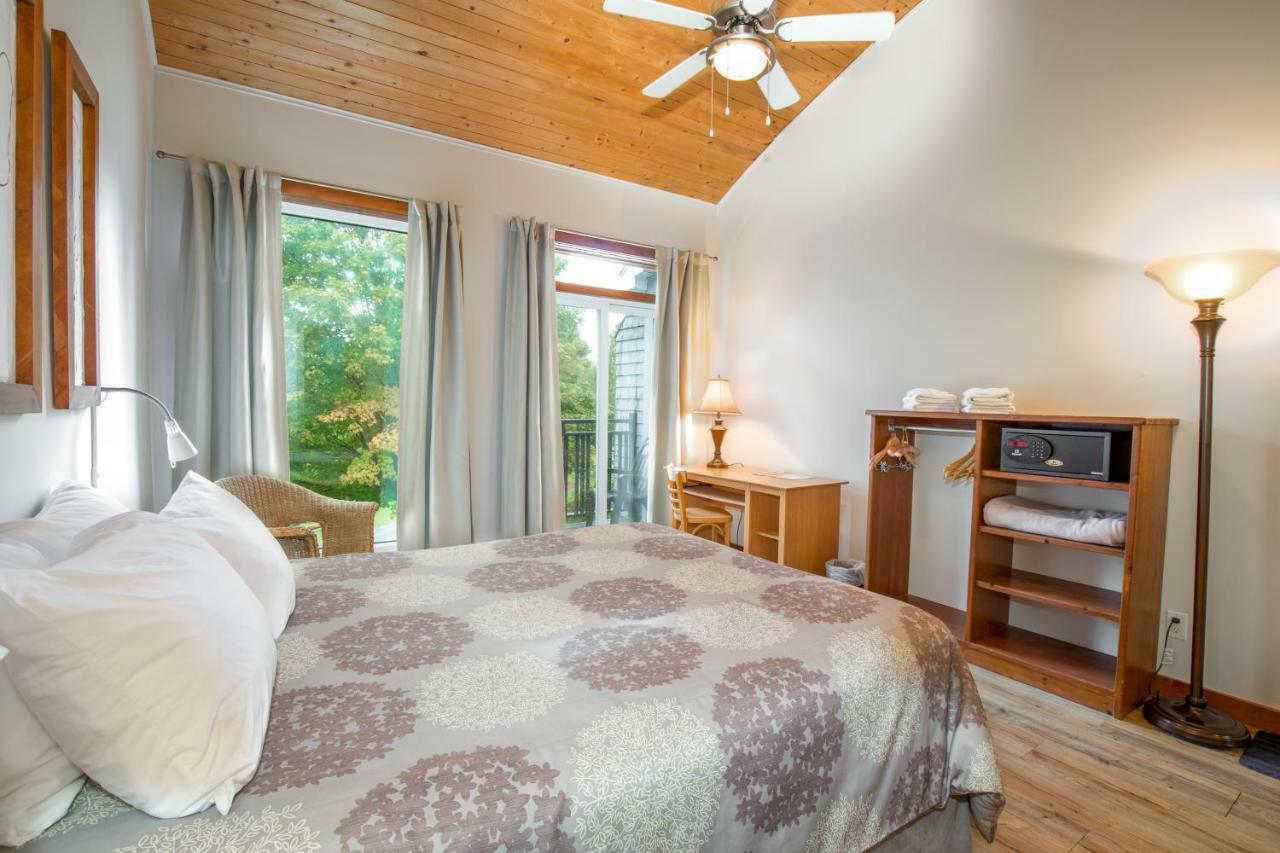 La Petite Auberge De Jouvence Magog Esterno foto
